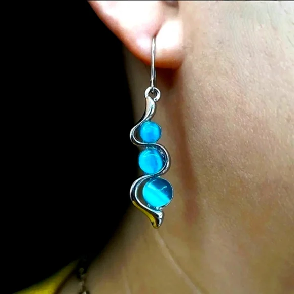 🔥 Triple Moonstone & Silver Swirl Drop Earrings Opalescent Blue - Picture 3 of 4